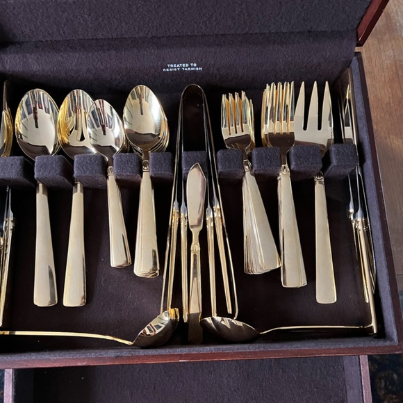 VINTAGE REED & BARTON 24K GOLD PLATED 68 PIECE FLATWARE & HOSTESS SERVING SET - Picture 5 of 10